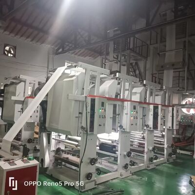 Diamètre de la vis 55 mm 2 ou 65 mm 2 mm Machine d'extrudeuse de film Puissance totale 11-21 kW Capacité d'extrusion 100 à 500 kg/h pour l'extrusion de film plastique