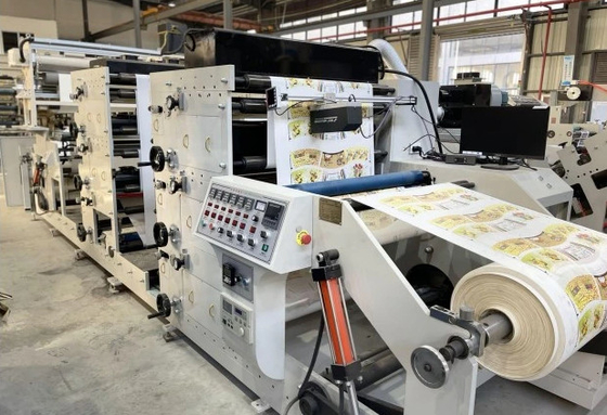 Machine d'impression 1300mm de Flexo de label d'autocollant avec le papier de petit pain du certificat 5colors de la CE
