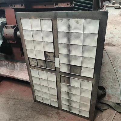 Le moteur 11KW gravent la machine en refief de renfoncement de longueur de lame de la taille ≤50m de la machine 1800*1280