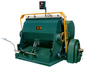 Le moteur 11KW gravent la machine en refief de renfoncement de longueur de lame de la taille ≤50m de la machine 1800*1280