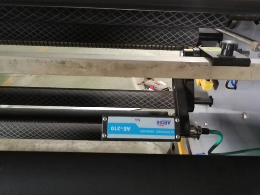 HJ-C1400-III Rewinder de fente servo, 10-400m/min vitesse, 4200KG poids, AirTac Compoent pneumatique, machine de graisse du corps