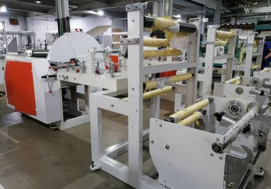 Machine d'impression flexopréciseuse à haute vitesse et polyvalente