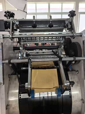 Imprimante CMYK Flexo, machine à fabriquer des sacs à papier 50 Hz 60 Hz, alimentation, puissance totale 15 kW, adaptée aux emballages à grande échelle