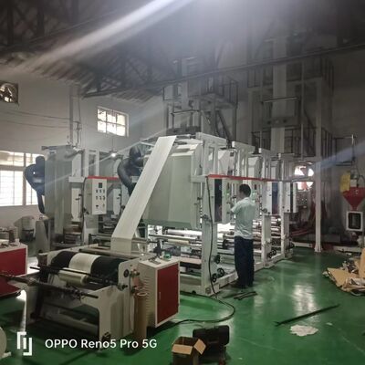 Diamètre de la vis 55 mm 2 ou 65 mm 2 mm Machine d'extrudeuse de film Puissance totale 11-21 kW Capacité d'extrusion 100 à 500 kg/h pour l'extrusion de film plastique