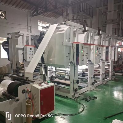 Diamètre de la vis 55 mm 2 ou 65 mm 2 mm Machine d'extrudeuse de film Puissance totale 11-21 kW Capacité d'extrusion 100 à 500 kg/h pour l'extrusion de film plastique