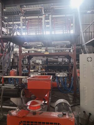 Épaisseur de film 0,004 à 0,1 mm Système d'extrusion de film flexible incorporant une capacité d'extrusion de 100 à 500 kg par heure pour les lignes de production de films