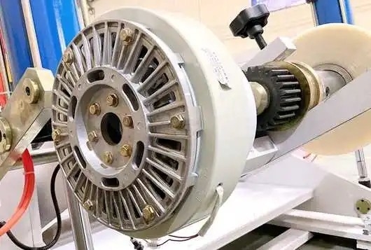 1100mm automatiques gravent le papier aluminium en refief de la machine 600mm