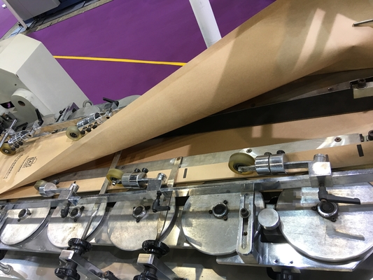 La machine de sac de papier d'alimentation de petit pain HJ-200 avec le revêtement Control#Square de défense aérien basent le papier Carry Bag Making Machine 80-200m
