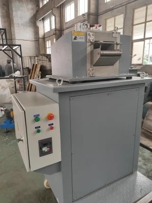 La machine d'extrudeuse de film de PE gaspillent le tuyau pp de PVC mettent en sac la machine de réutilisation en plastique de bouteille d'ANIMAL FAMILIER