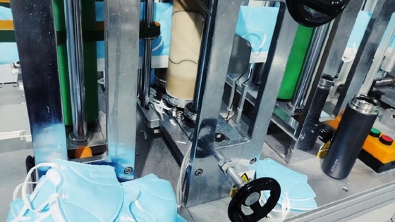 Robe N95 chirurgicale jetable faisant la machine