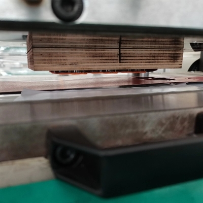 machine de découpage du film 1500kg ignifuge 200times/Min Screen Protective