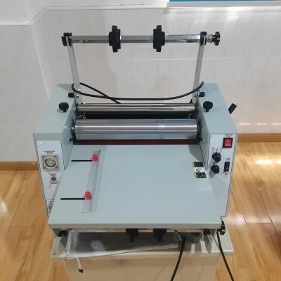 Machine de fente 5m/Min Nonweaving Film Laminating d'OPP 900mm Rewinder