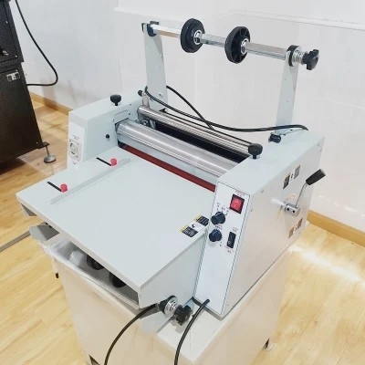 Machine de fente 5m/Min Nonweaving Film Laminating d'OPP 900mm Rewinder