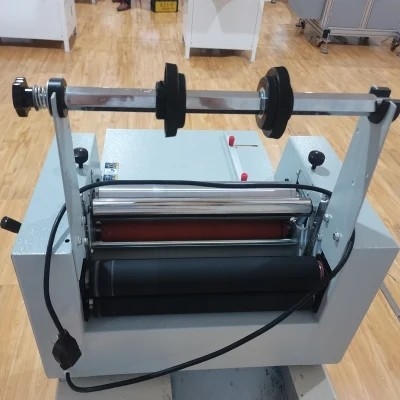 Machine de fente 5m/Min Nonweaving Film Laminating d'OPP 900mm Rewinder